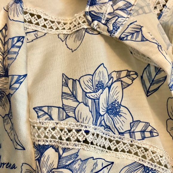 Blouse/button down shirt with blue floral print - Picture 7 of 7
